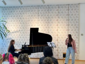 Irina Antesberger und Emma Handschak