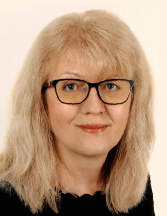 Das Bild zeigt Antoaneta Velitchkova-Godjikian. Sie ist Musiklehrerin für Querflöte und Blockflöte an der Musikschule Mittelsachsen.