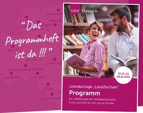 Titelbild für das Programmheft der Literaturtage LeseZeichen 2026 - es zeigt eine Frau und ein Mann, die in einer Bibliothek stehen: Beide halten ein geöffnetes Buch in der Hand. Sie schauen sich an und beide lachen.